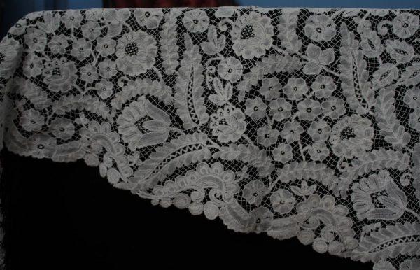 Mantilla de pico  de encaje Duquesa (MN197) - Imagen 11