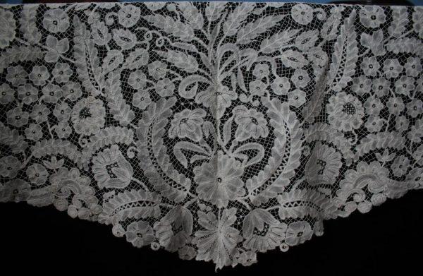 Mantilla de pico  de encaje Duquesa (MN197) - Imagen 36